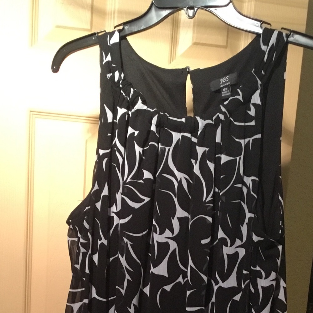 JBS Women dress size 16 W. Black with white